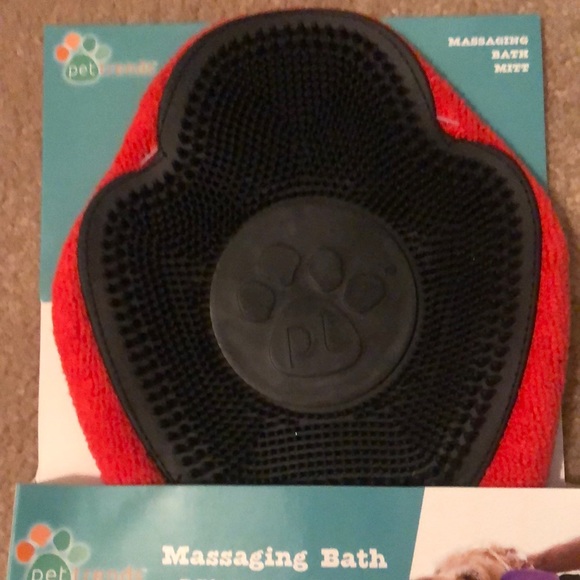 Pet placemat and massaging bath mitt for pets. - Picture 2 of 4